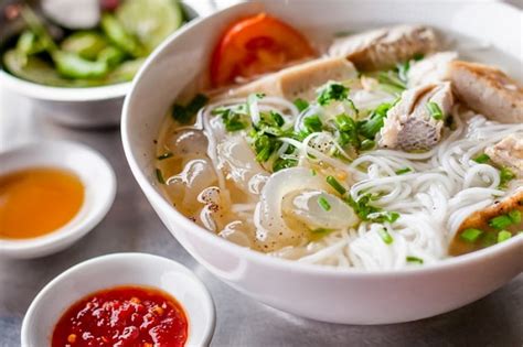  Bún Chả Nha Trang: Mausteinen Ja Raikas Vietnamilainen Herkku Suoraan Rannikolta!