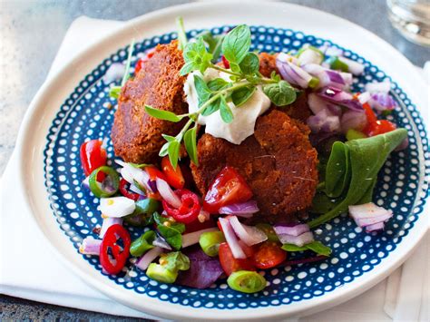  Kushari - Mausteisen kasviskeiton ja rapeat sipulit yhdistävä täydellinen ruokaelämys!