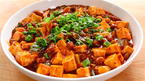  Mapo Doufu: Rohkea Szechuanin Chili ja Herkullisen Silkkisen Tofu Yin Yang