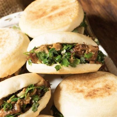  Rou Jia Mo: Mmmm, Savory Meat Filling Meets Pillowy Soft Flatbread!