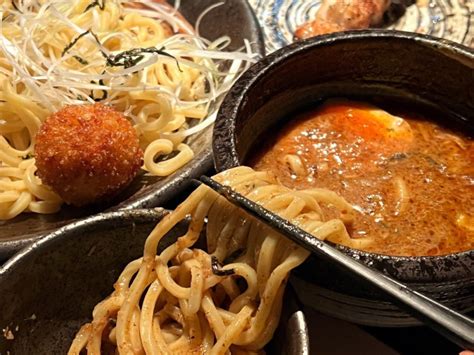  Tsukemen: Kylmä ja täyteläinen nuudelikeskiva, joka räjähtää makuina suussasi!